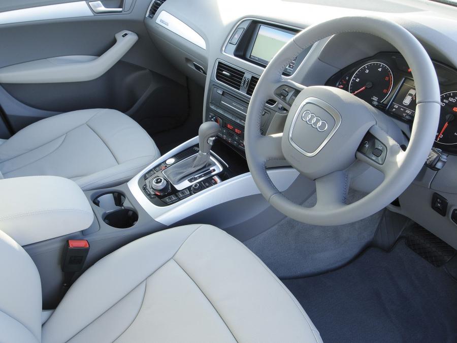 Интерьер Audi Q5 3.0 TDI Quattro (8R) 2008 года  (AU) (фото 14 из 14)